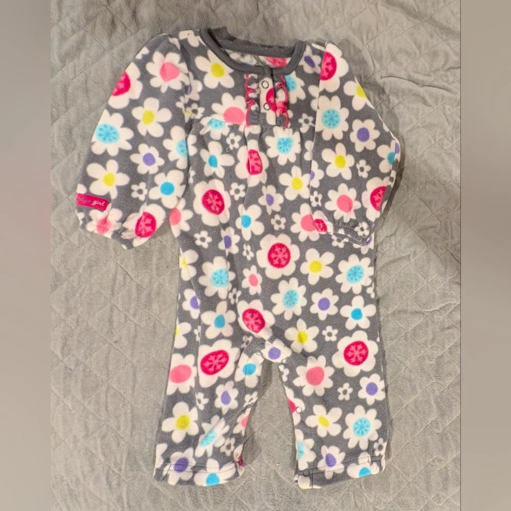 Carter's 6-9M Adorable Baby Onesies Set